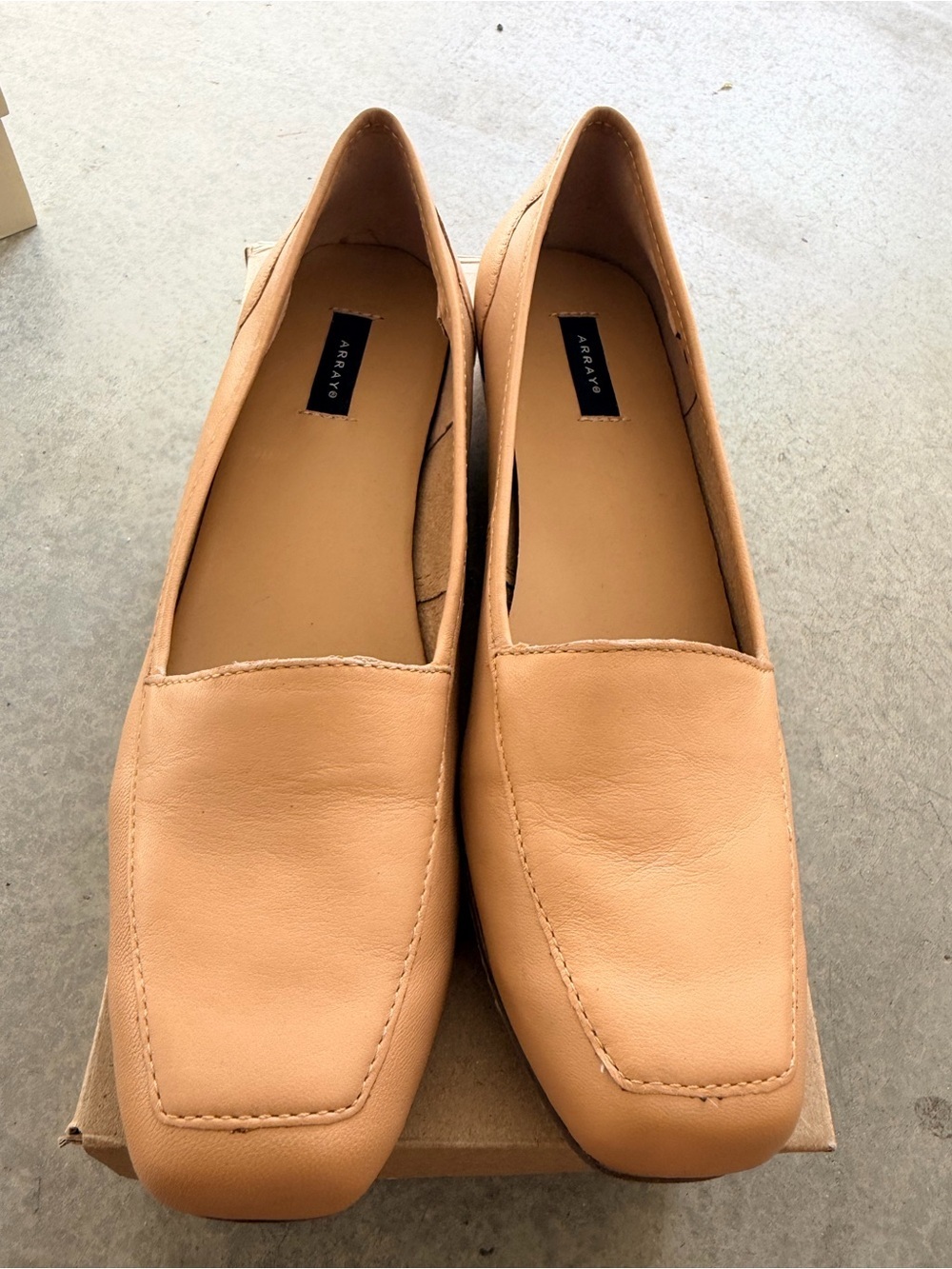 Array Leather Flats Women’s Nude Slip On Loafers Minimalist NEW size 9